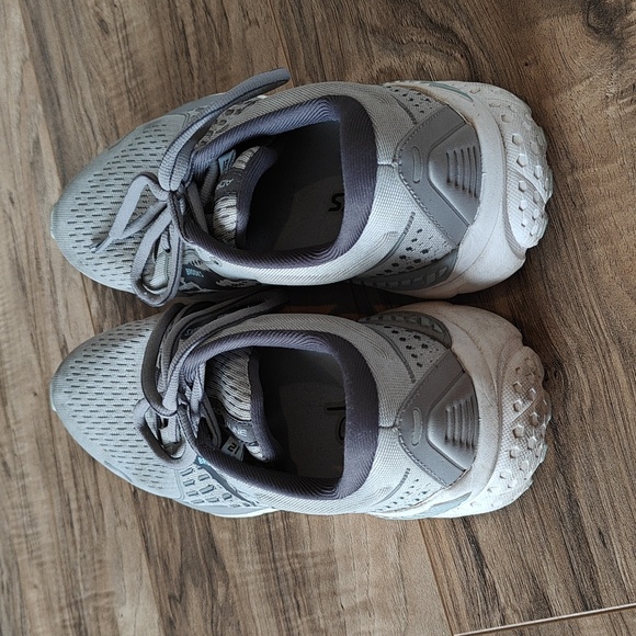 EUC Brooks Adrenaline 21 running shoes - Picture 4 of 9